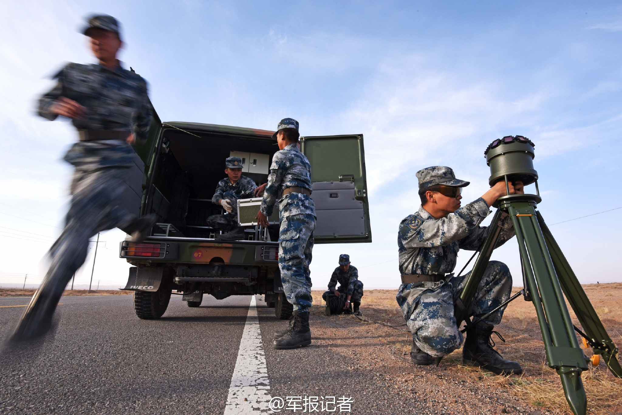 澳门一码一肖百分百，时代少年团私生问题严重，贺峻霖发微博警告，宋亚轩反拍私生够刚  