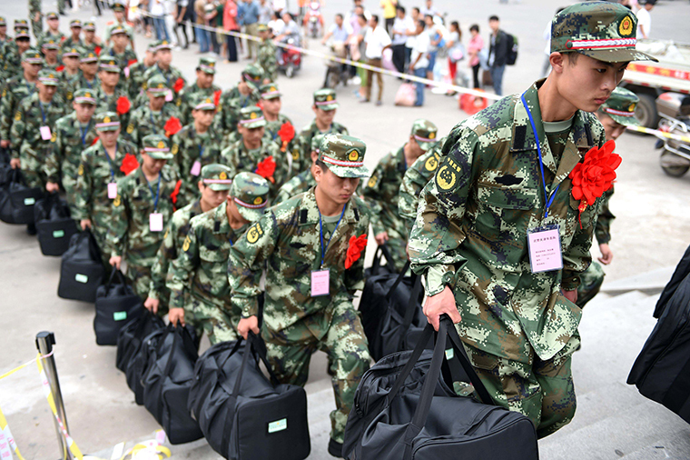 2024年新澳门王中王资料，解答落实：人山人海！中日战赛前发布会爆满，堪比机场安检，超500名记者  